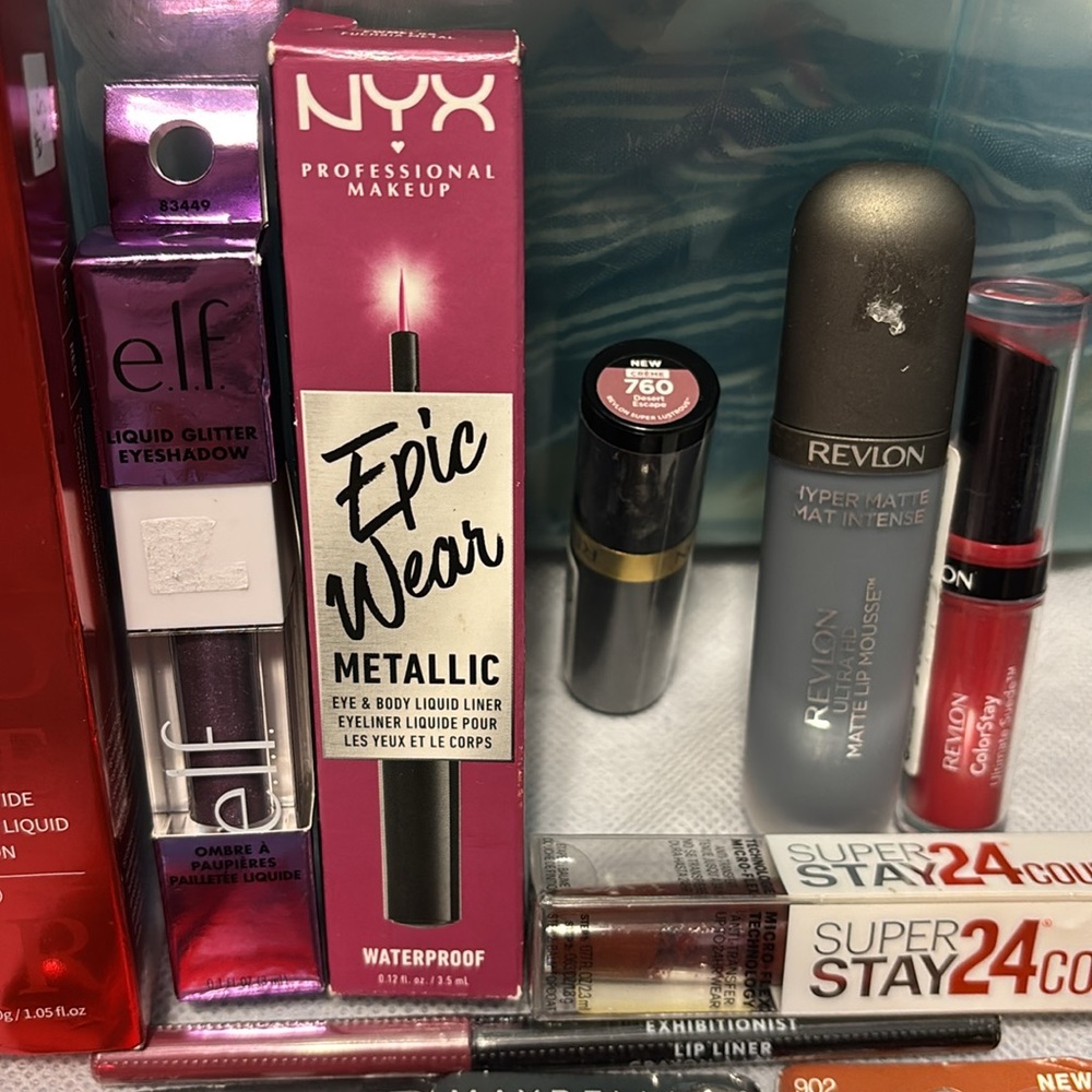 Assorted Makeup Collection - Picture 3 of 5
